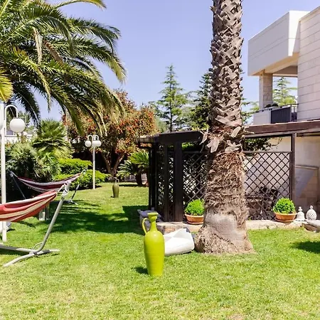 Beatrice: Regal With Wide Garden בית נופש